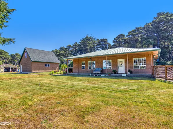 2890 SW Breakers Dr, Waldport, OR 97394