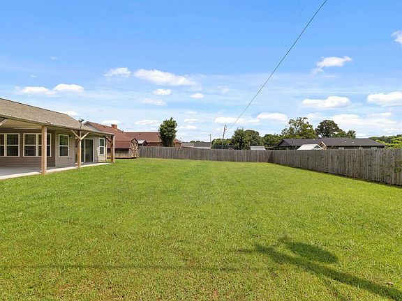 2nd image of 215 Oakview Cir