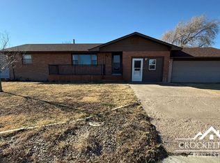 708 S 7th St, Leoti, KS 67861