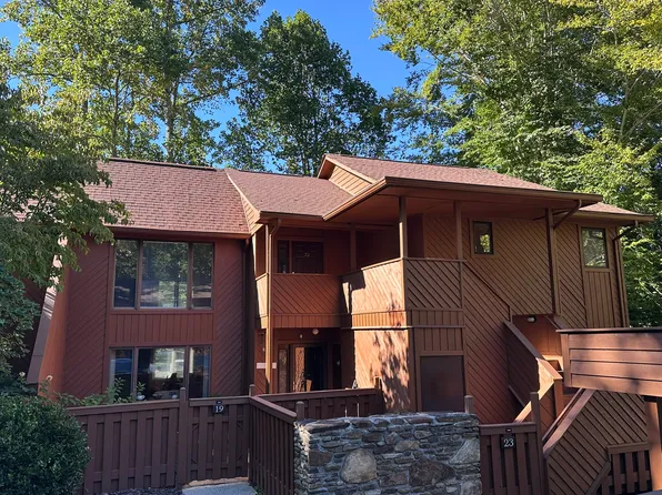 23 W Woodsong Ln, Brevard, NC 28712