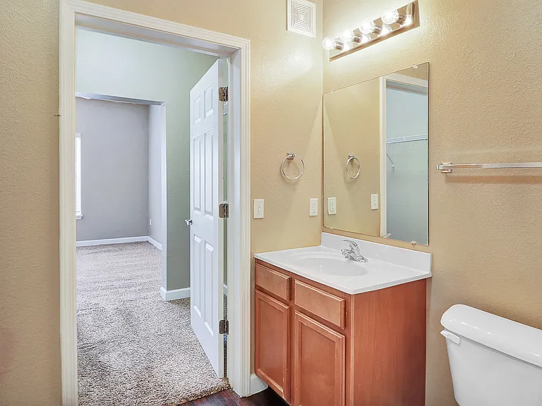 Mountain Ranch Apartments — Photo 28