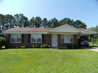 100 Lovington Dr, Fayetteville, NC 28303
