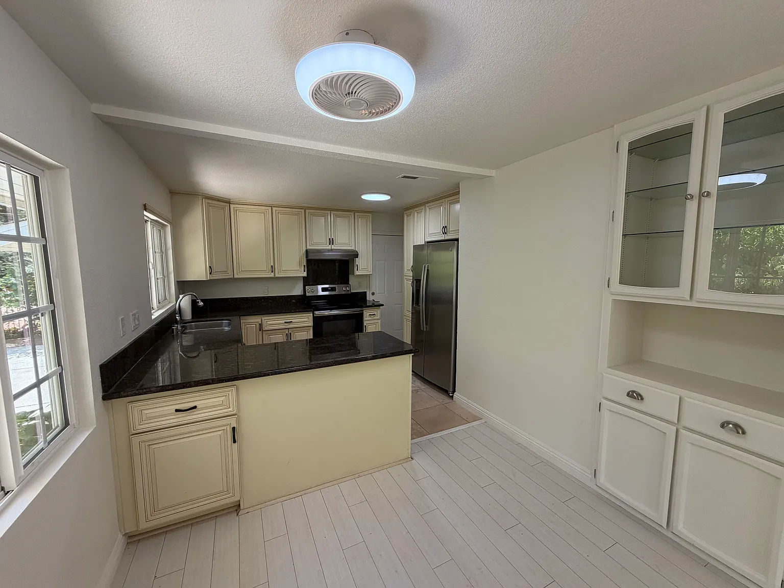 3 bed, 1150 sqft, $2,800 — Photo 4