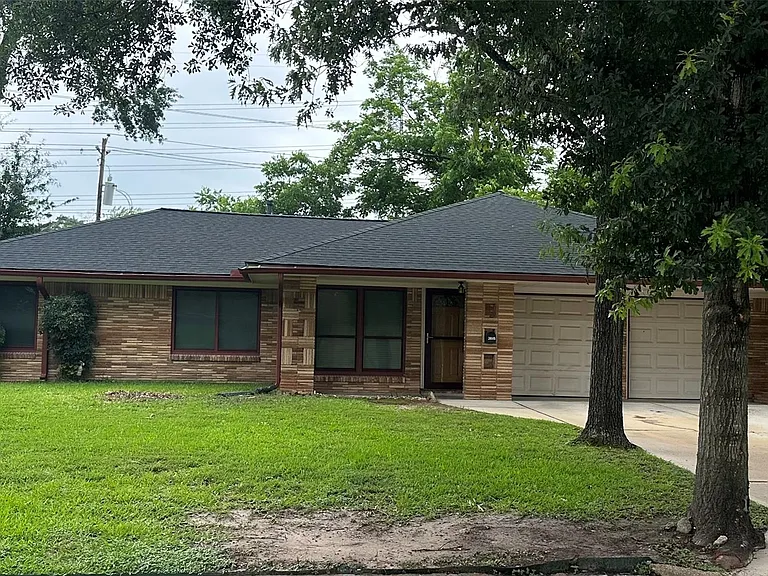 3815 Gardendale Dr — Photo 2