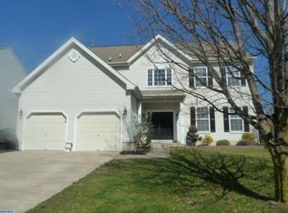 5 Meadowview Dr, Sewell, NJ 08080