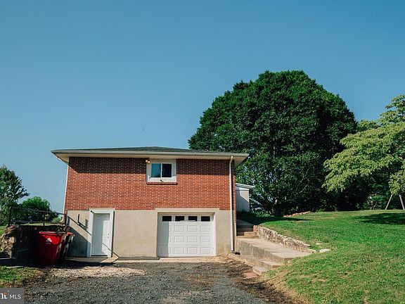5th image of 1821 Glenville Rd