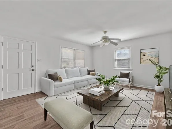 2309 Longleaf Dr, Charlotte, NC 28210