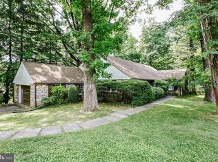 1066 Sparrow Rd, Jenkintown, PA 19046