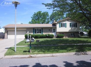 216 Oakwood Dr, Flushing, MI