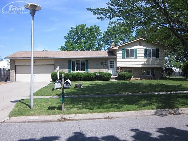 216 Oakwood Dr photo 1