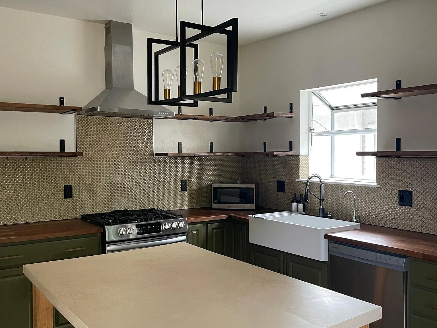 1517 Castro St — Photo 3