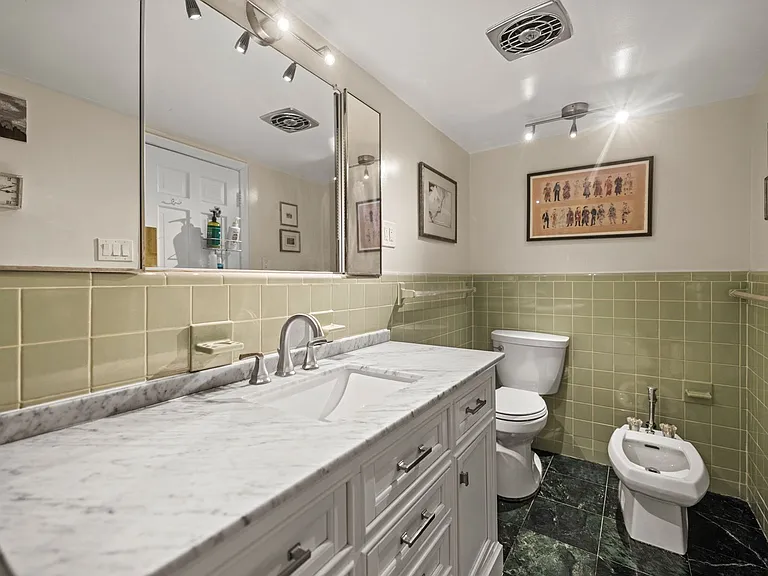 2426 I St NW — Photo 19