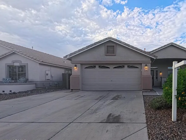 16624 W Saguaro Ln — Photo 2