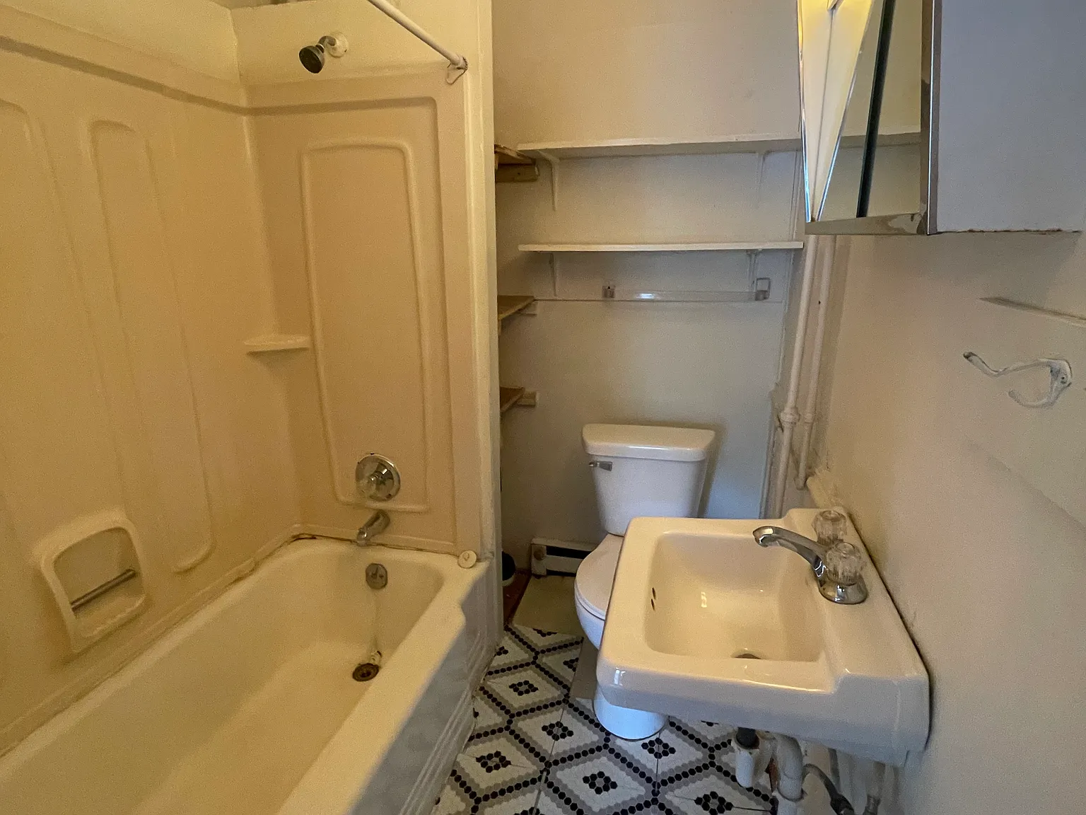 2 bed, 500 sqft, $610 — Photo 4