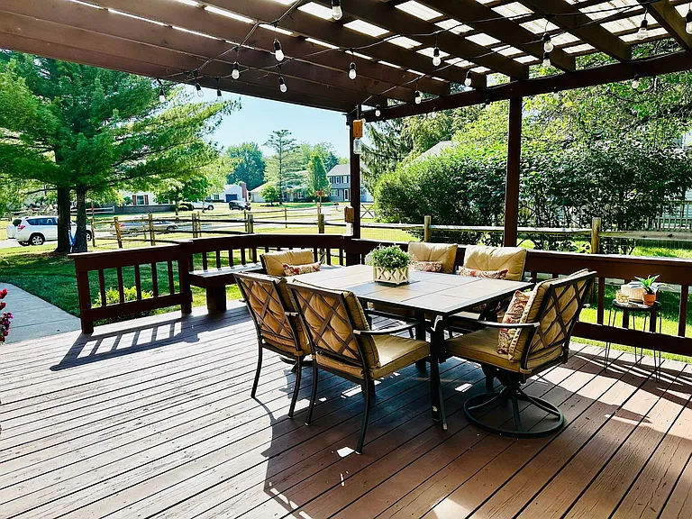 8 Applewood Ct W — Photo 18