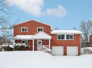 537 Fieldstone Dr, Monroeville, PA 15146