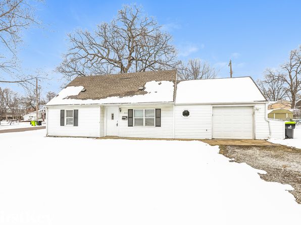 900 Maple Ln