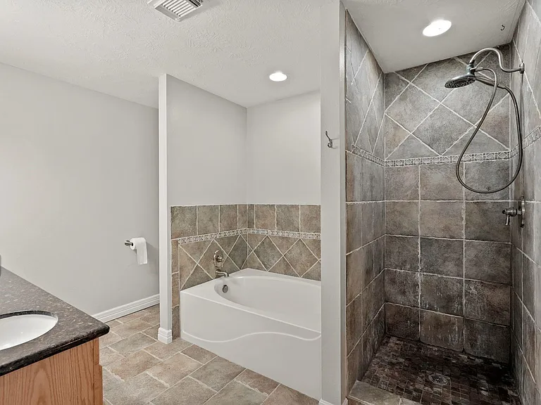 18223 Drum Heller Ln — Photo 5