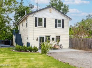 31 Wood Ave, Port Monmouth, NJ 07758