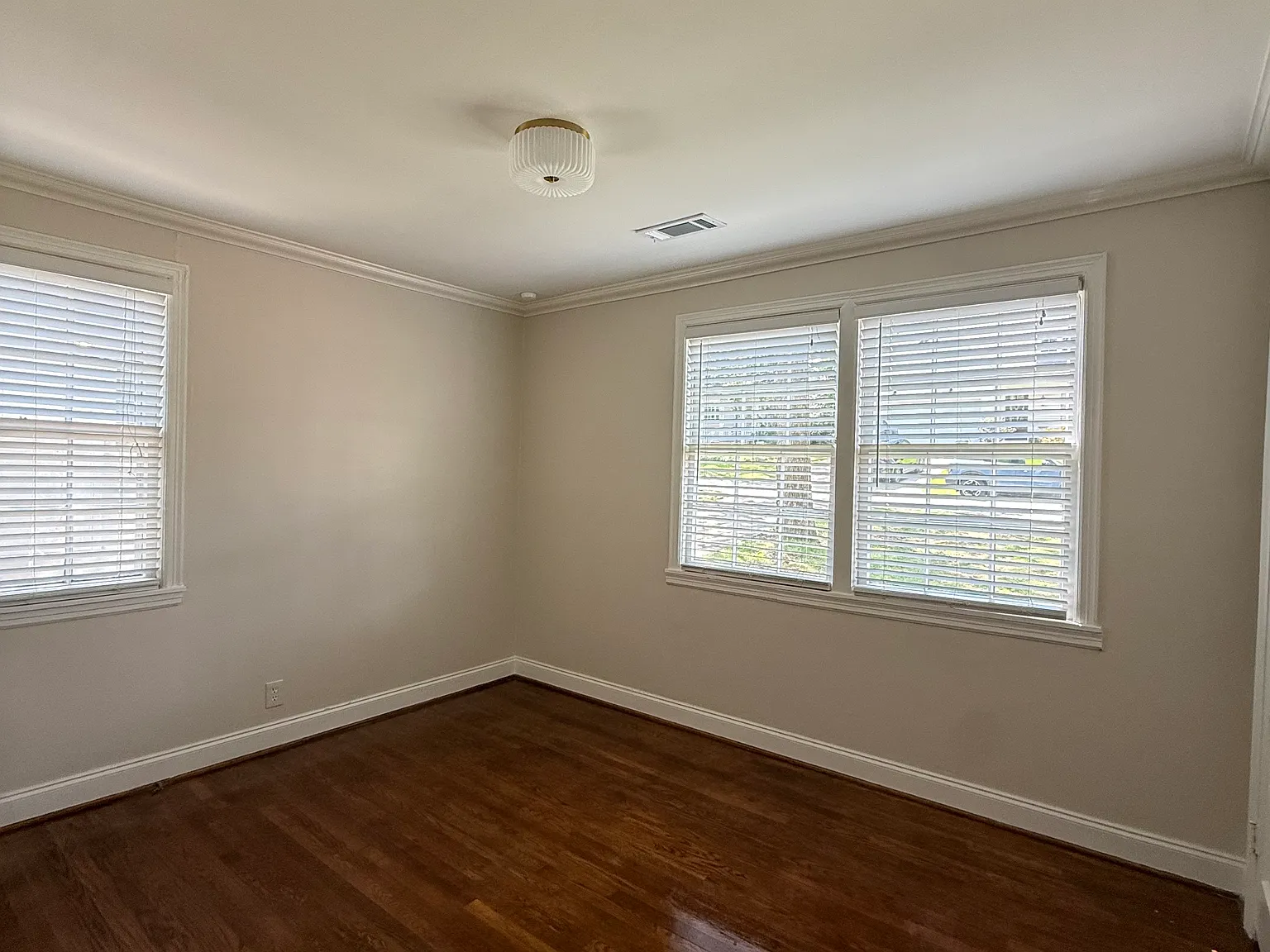 2 bed, 1054 sqft, $1,800 — Photo 3