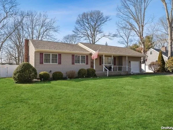 355 Woodcliff Drive, Mattituck, NY 11952