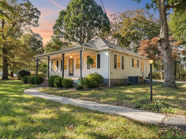 1433 Chalk Level Rd, Chatham, VA 24531