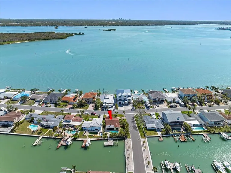 562 Johns Pass Ave — Photo 5