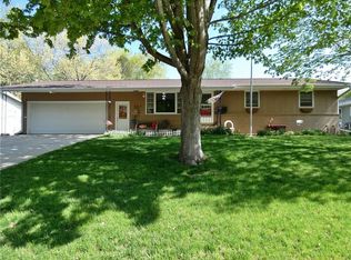 304 Cedar Dr, Pella, IA 50219
