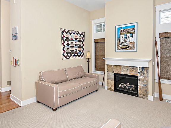 4th image of 680 Beachwood Path