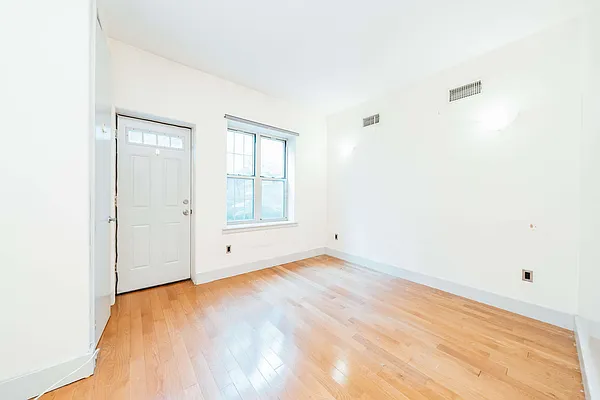 Rented by Nooklyn NYC LLC | media 12