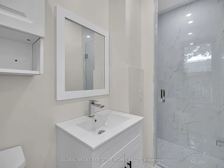 108 Lindsay St S #B — Photo 9