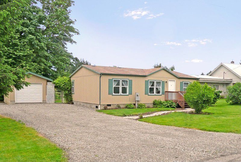 605 Strandell St. Located in a close convenient location just 10 min to Bellingham or 5 min to Evers