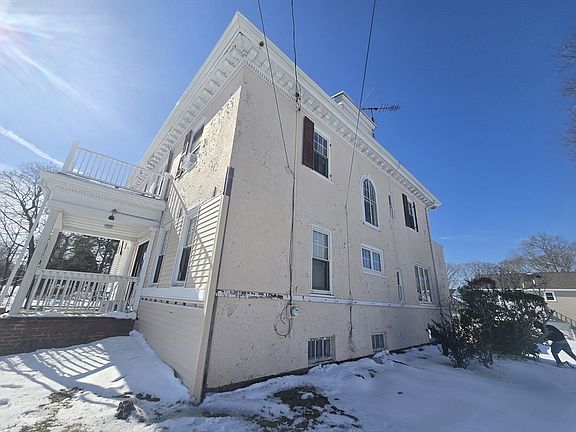 4th image of 131 Moraine St