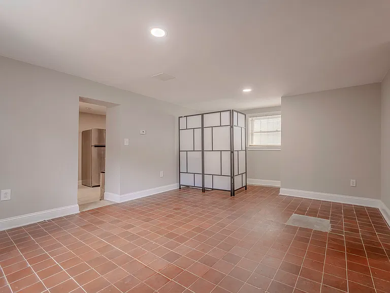 114 Mary Ave — Photo 12