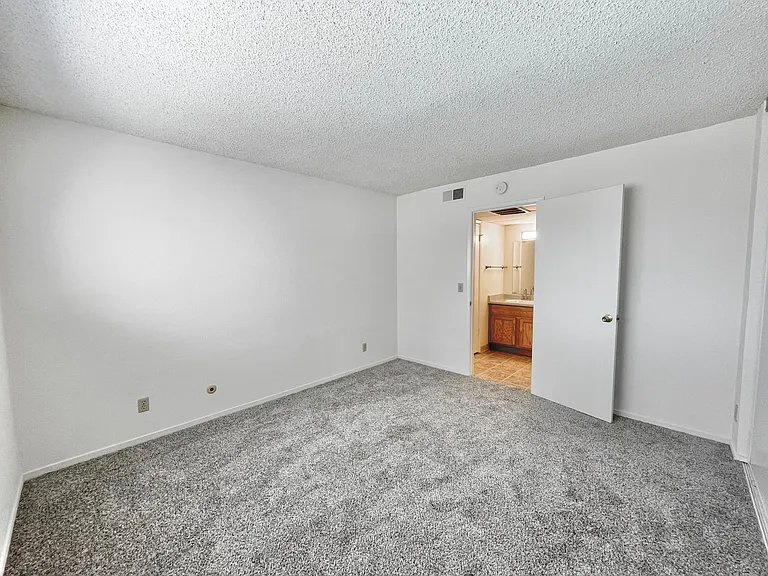 Arden Oaks Apartments — Photo 25