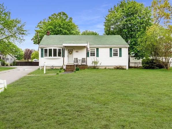 33 Lynn St, Peabody, MA 01960