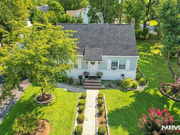 3rd image of 10 Knickerbocker Road