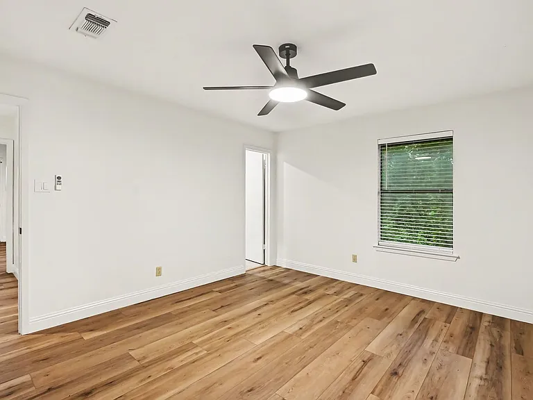 2101 Mistletoe Ave — Photo 14