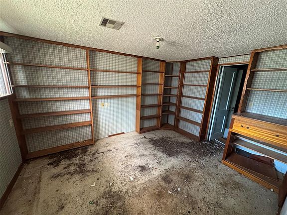 4th image of 6125 NW 49th St