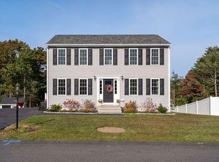 31 Copper Lantern Dr, Plymouth, MA 02360