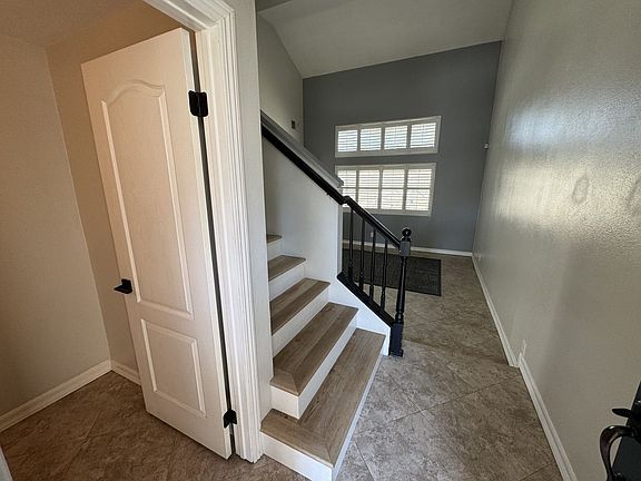 4th image of 980 Acorn Ln