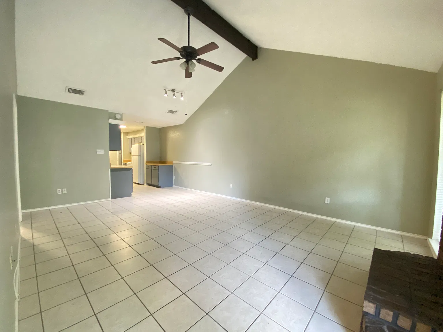 2 bed, 1103 sqft, $1,450 — Photo 4