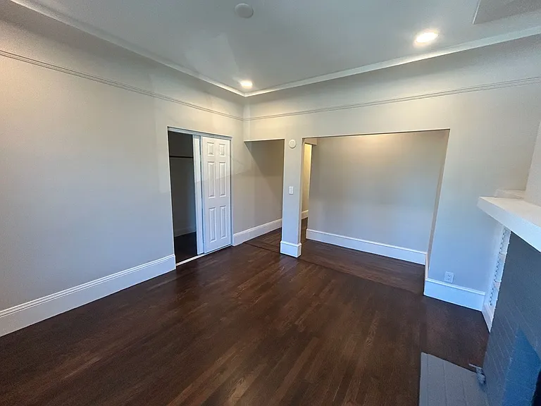 1005 Burlingame — Photo 3