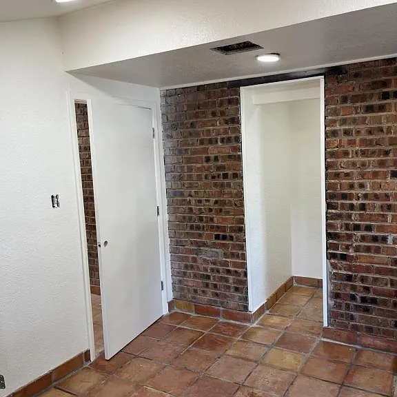 210 Cates St — Photo 9