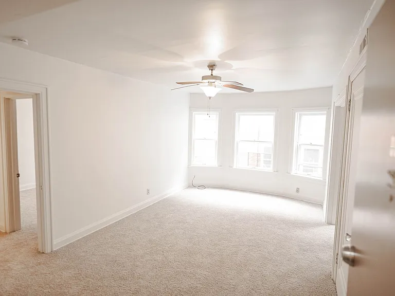 1550 E Broad St — Photo 3
