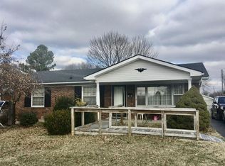 6213 Moorhaven Dr, Louisville, KY 40228