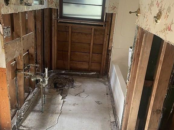 3rd image of 11 Windsor Ave