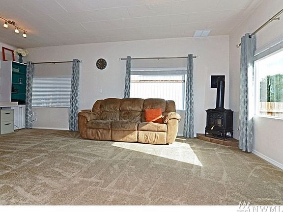 5th image of 2422 Oakes Ave