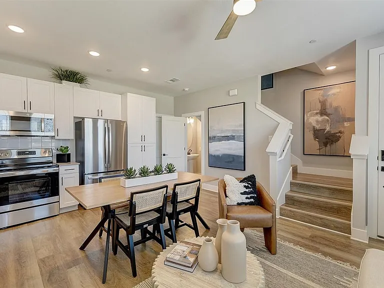 Carmel Villas — Photo 57