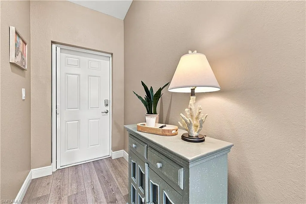3 bed, 2.0 bath, 1246 sqft, $4,700 — Photo 4